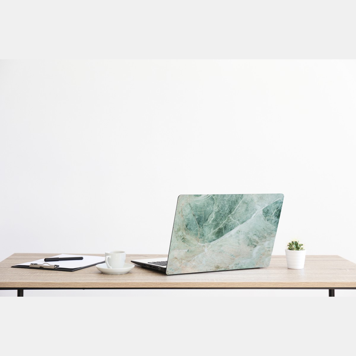 Naklejka na laptopa zielona marmurowa faktura abstrakcyjna – Wallissimo® Naklejka na laptopa zielona marmurowa faktura abstrakcyjna – Wallissimo®