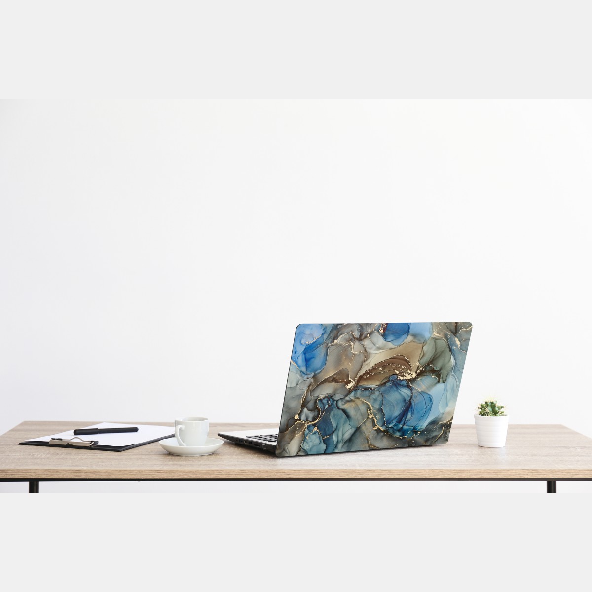 Naklejka na laptopa abstrakcja w odcieniach niebieskiego i złota – Wallissimo® Naklejka na laptopa abstrakcja w odcieniach niebieskiego i złota – Wallissimo®