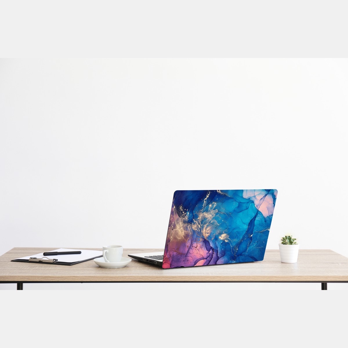 Naklejka na laptopa niebieska marmurowa abstrakcja z atramentu alkoholowego – Wallissimo® Naklejka na laptopa niebieska marmurowa abstrakcja z atramentu alkoholowego – Wallissimo®