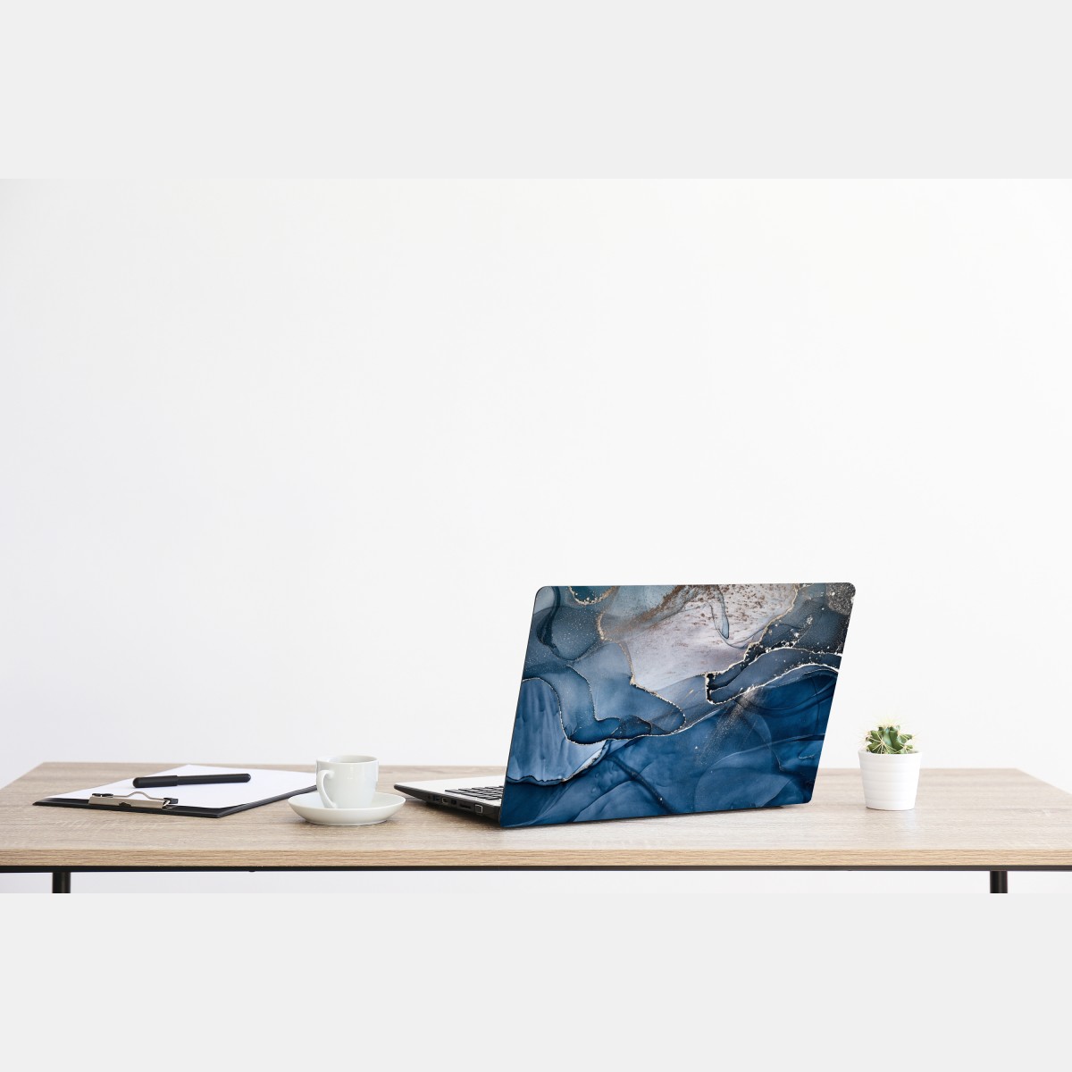 Naklejka na laptopa głęboki niebieski marmur abstrakcja – Wallissimo® Naklejka na laptopa głęboki niebieski marmur abstrakcja – Wallissimo®