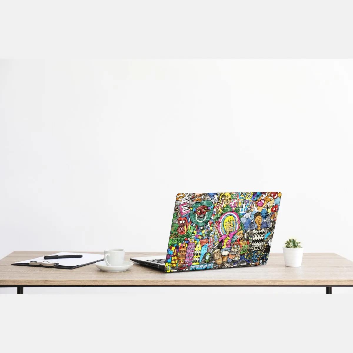 Naklejka na laptopa kolorowy mural uliczny – Wallissimo® Naklejka na laptopa kolorowy mural uliczny – Wallissimo®