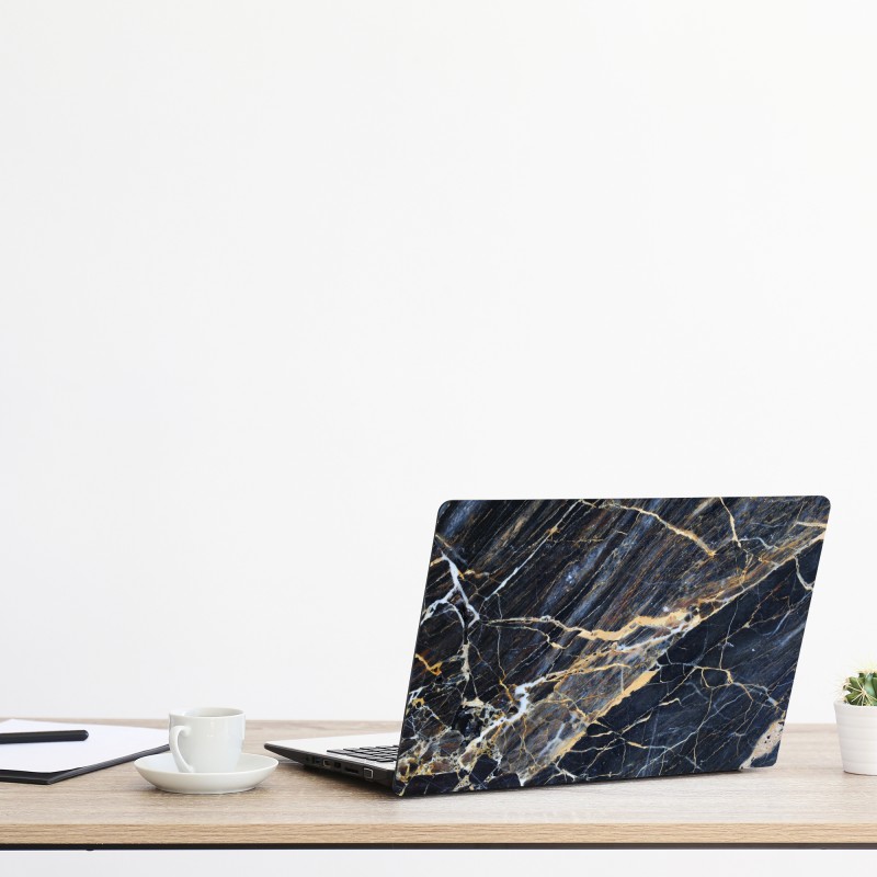 Naklejka na laptopa ciemny marmur ze złotymi i kremowymi żyłami – Wallissimo® Naklejka na laptopa ciemny marmur ze złotymi i kremowymi żyłami – Wallissimo®