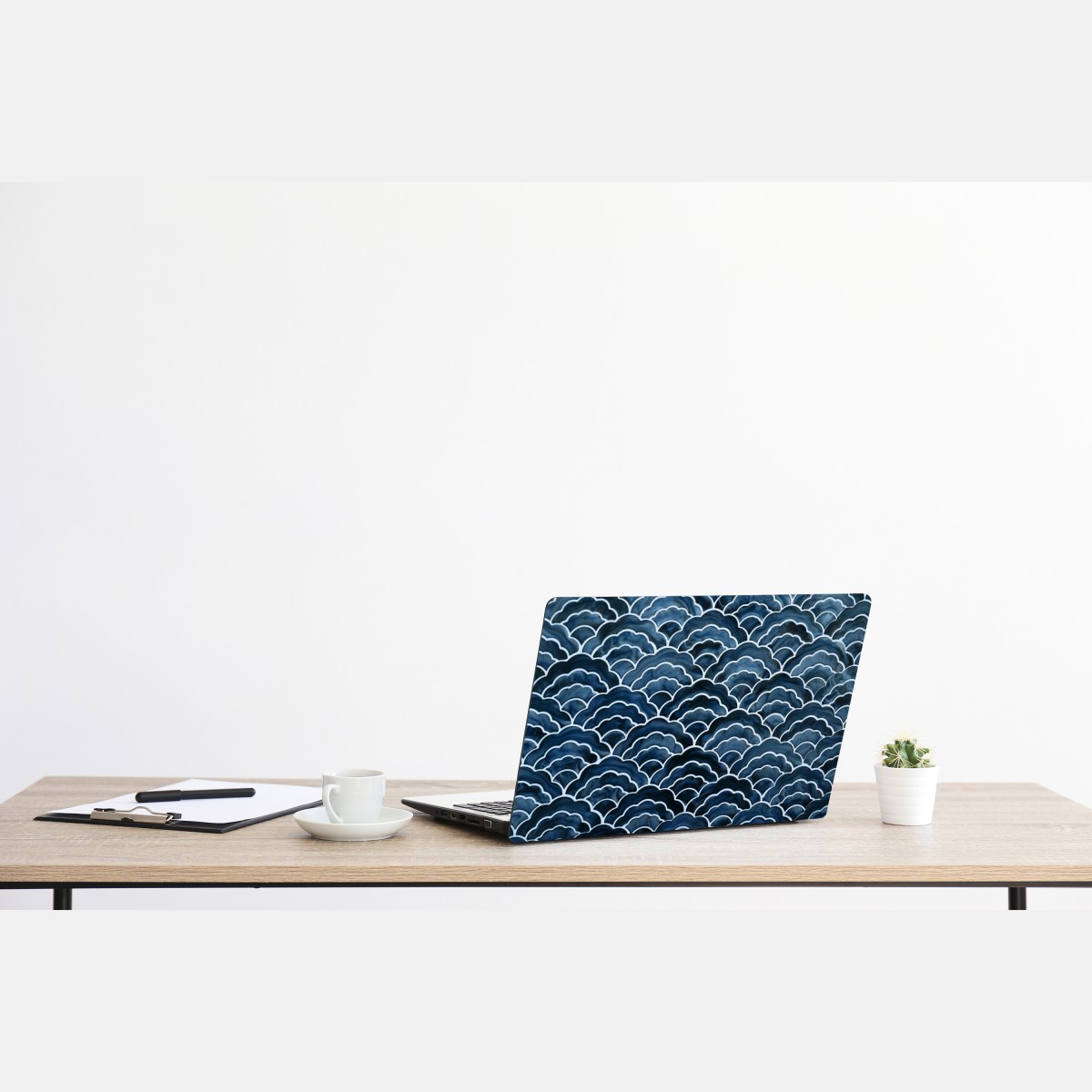 Naklejka na laptopa japoński niebieski wzór seigaiha – Wallissimo® Naklejka na laptopa japoński niebieski wzór seigaiha – Wallissimo®