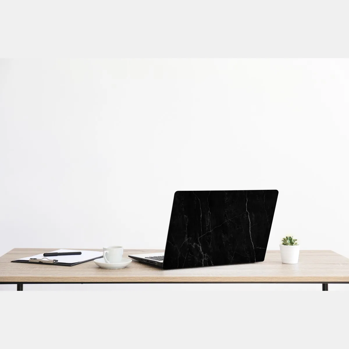 Naklejka na laptopa czarny marmur z białymi żyłkami – Wallissimo® Naklejka na laptopa czarny marmur z białymi żyłkami – Wallissimo®