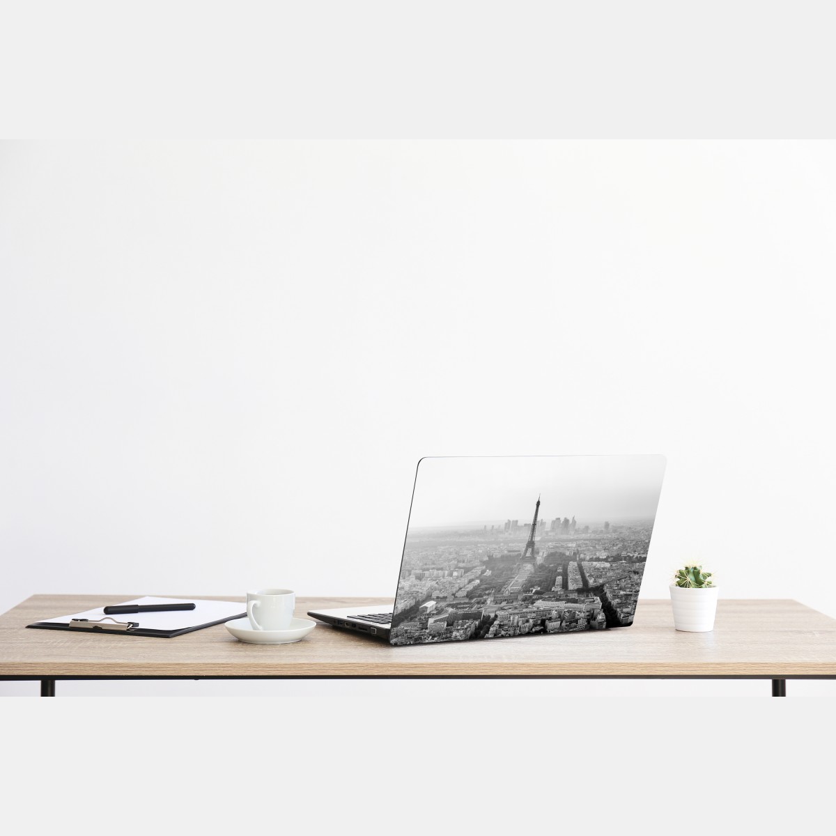 Naklejka na laptopa elegancka Wieża Eiffla panorama lotnicza w odcieniach szarości – Wallissimo® Naklejka na laptopa elegancka Wieża Eiffla panorama lotnicza w odcieniach szarości – Wallissimo®