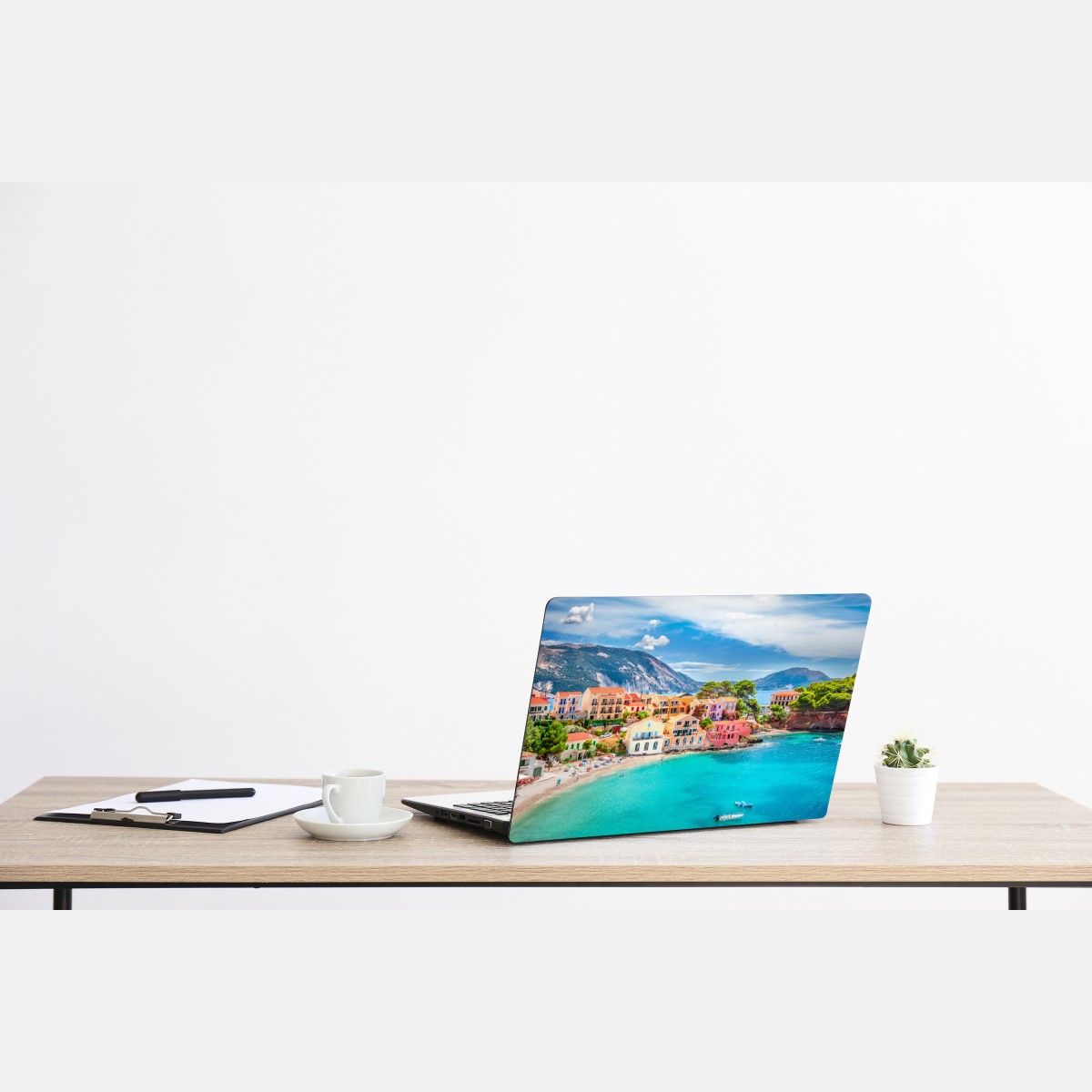 Naklejka na laptopa Assos nadmorska sceneria, Kefalonia – Wallissimo® Naklejka na laptopa Assos nadmorska sceneria, Kefalonia – Wallissimo®