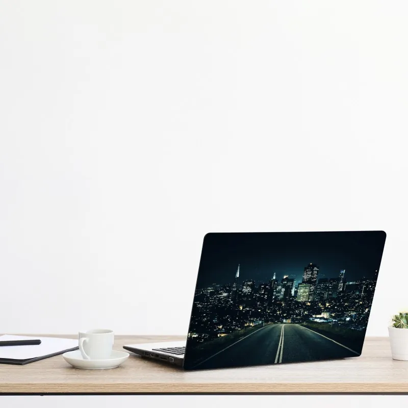 Naklejka na laptopa Kirkjufell wschód słońca górski pejzaż – Wallissimo®