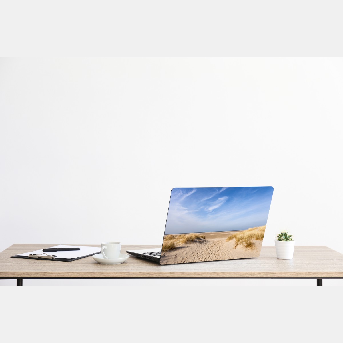 Naklejka na laptopa spokojne wydmy na wybrzeżu Niemiec – Wallissimo® Naklejka na laptopa spokojne wydmy na wybrzeżu Niemiec – Wallissimo®