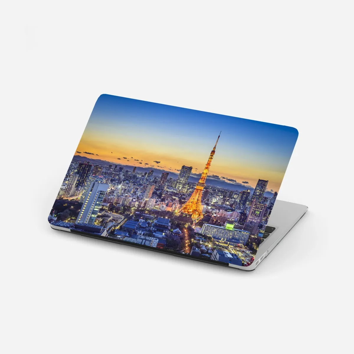 Naklejka na laptopa Wieża Tokijska o zmierzchu nad panoramą Tokio – Wallissimo® Naklejka na laptopa Wieża Tokijska o zmierzchu nad panoramą Tokio – Wallissimo®