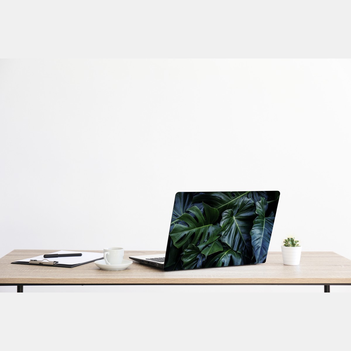 Naklejka na laptopa bujna tropikalna monstera – Wallissimo® Naklejka na laptopa bujna tropikalna monstera – Wallissimo®
