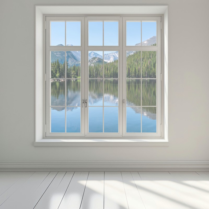 Naklejka na okno górskie jezioro z odbiciem lasu i szczytów – Wallissimo® Naklejka na okno górskie jezioro z odbiciem lasu i szczytów – Wallissimo®