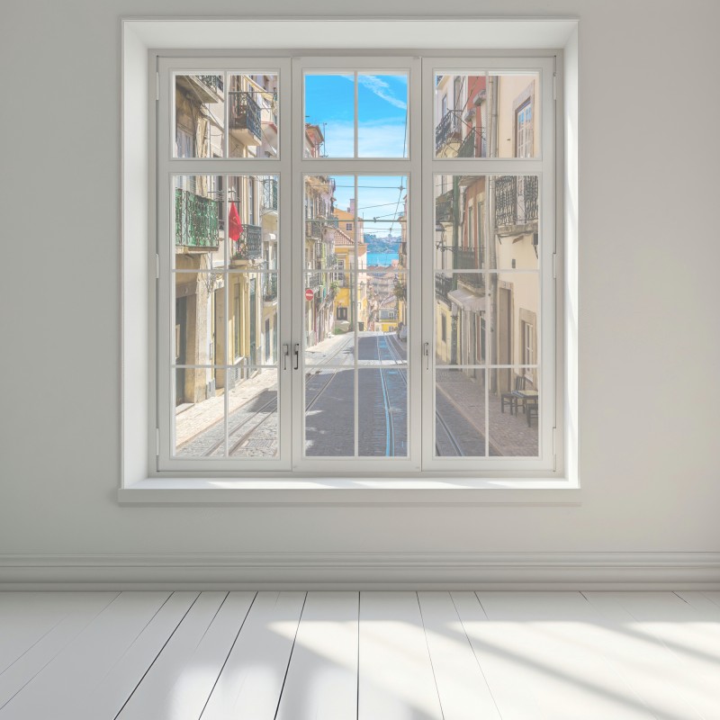 Naklejka na okno stara ulica w Lizbonie w słoneczny dzień – Wallissimo® Naklejka na okno stara ulica w Lizbonie w słoneczny dzień – Wallissimo®