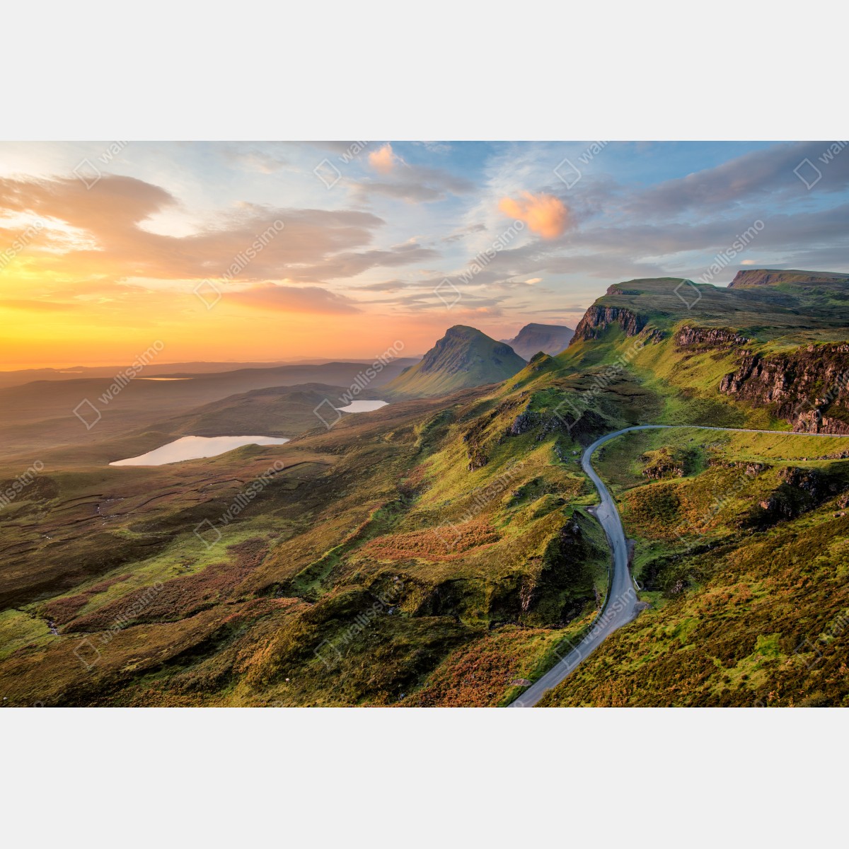 Naklejka na okno zachód słońca nad zielonymi wzgórzami – Wallissimo® Naklejka na okno zachód słońca nad zielonymi wzgórzami – Wallissimo®