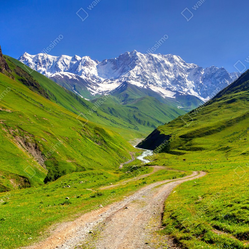 Naklejka na okno majestatyczny widok na Shkhara z Ushguli – Wallissimo® Naklejka na okno majestatyczny widok na Shkhara z Ushguli – Wallissimo®