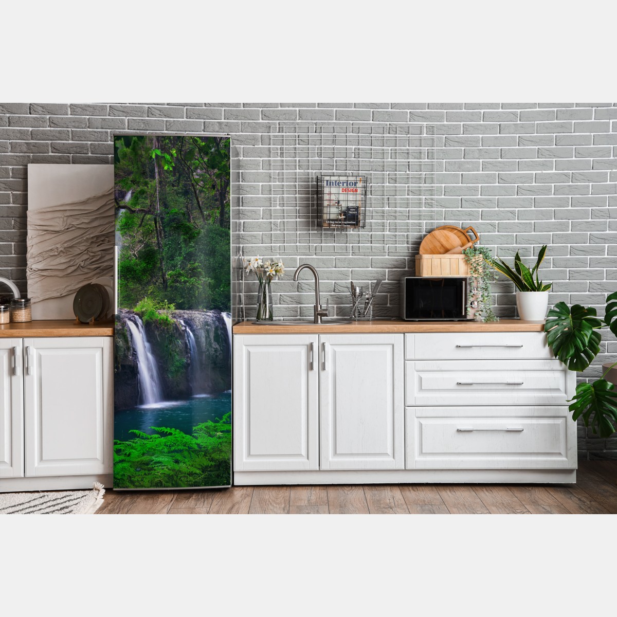 Naklejka na lodówkę uspokajający wodospad w szmaragdowym lesie – Wallissimo® Naklejka na lodówkę uspokajający wodospad w szmaragdowym lesie – Wallissimo®