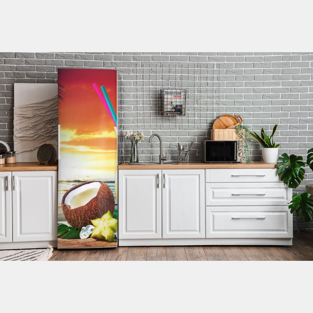 Naklejka na lodówkę tropikalny zachód słońca na plaży z koktajlem – Wallissimo® Naklejka na lodówkę tropikalny zachód słońca na plaży z koktajlem – Wallissimo®