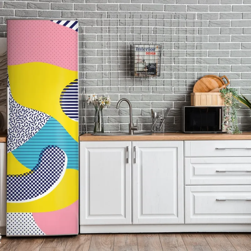 Naklejka na lodówkę elegancki portret gejszy w czerwonym i czarnym kimonie – Wallissimo®