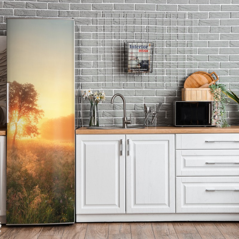 Naklejka na lodówkę elegancki portret gejszy w czerwonym i czarnym kimonie – Wallissimo®