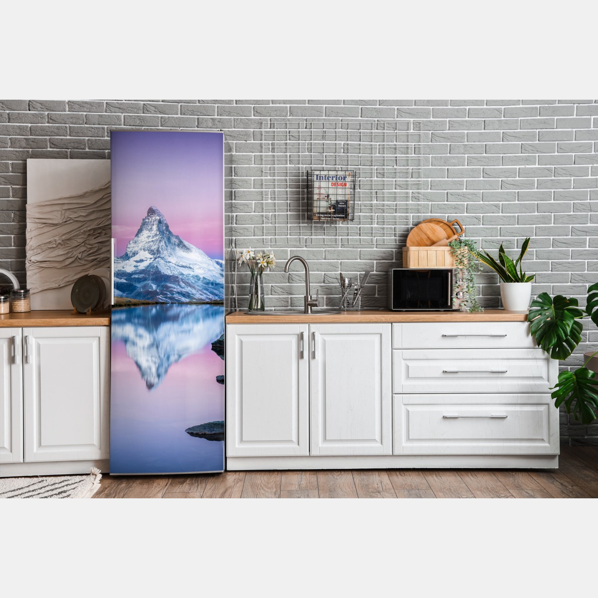Naklejka na lodówkę majestatyczny alpejski szczyt odbity w spokojnym jeziorze – Wallissimo® Naklejka na lodówkę majestatyczny alpejski szczyt odbity w spokojnym jeziorze – Wallissimo®