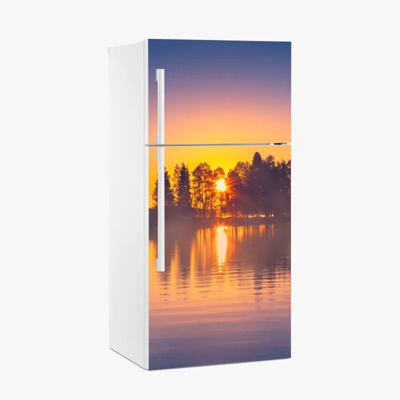 Naklejka na lodówkę mglisty zachód słońca nad jeziorem