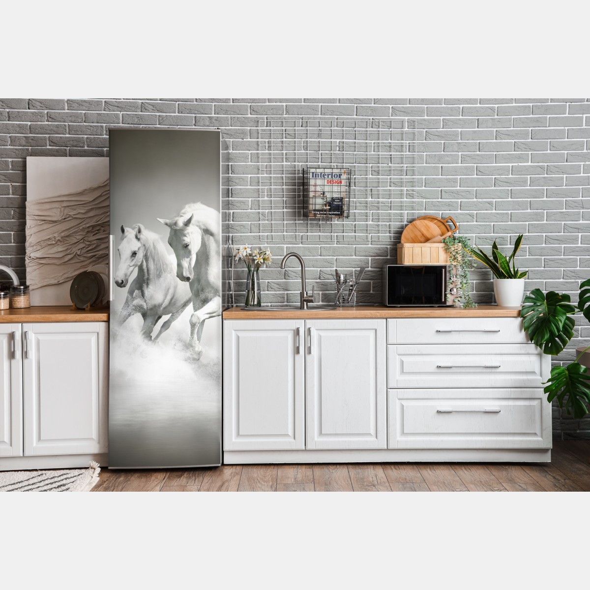 Naklejka na lodówkę trzy białe konie galopujące przez wodę – Wallissimo® Naklejka na lodówkę trzy białe konie galopujące przez wodę – Wallissimo®