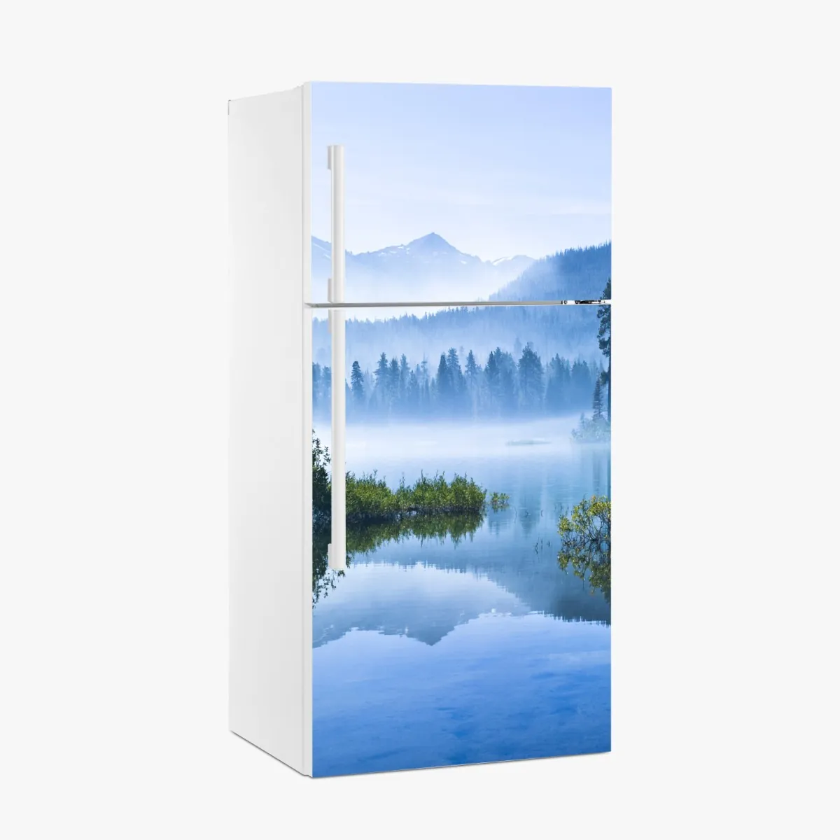 Naklejka na lodówkę mglista górska tafla jeziora z odbiciem – Wallissimo® Naklejka na lodówkę mglista górska tafla jeziora z odbiciem – Wallissimo®