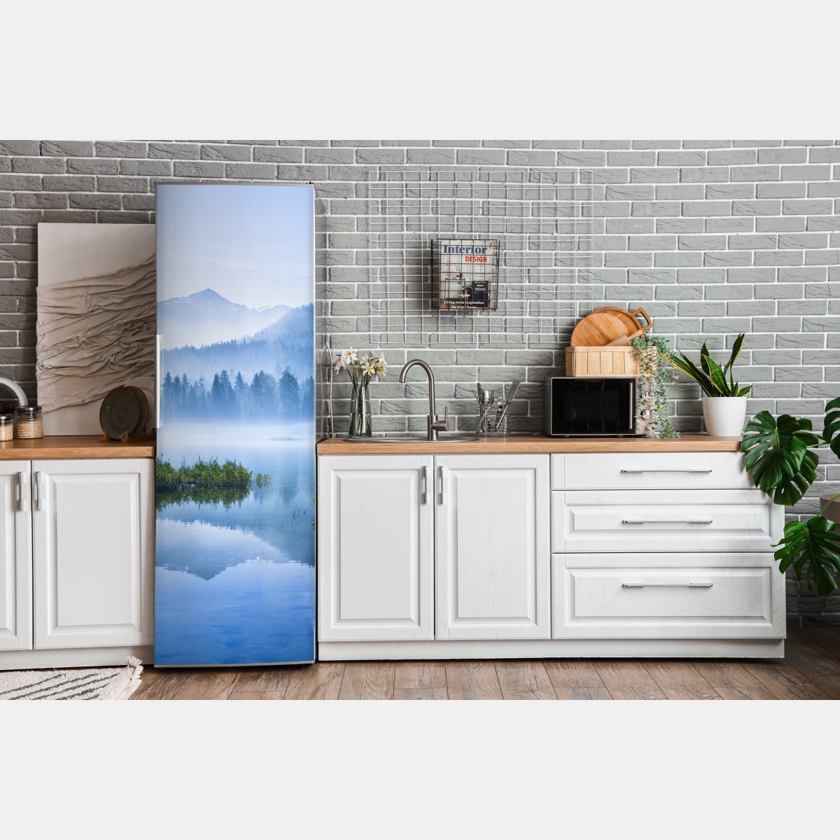Naklejka na lodówkę mglista górska tafla jeziora z odbiciem – Wallissimo® Naklejka na lodówkę mglista górska tafla jeziora z odbiciem – Wallissimo®