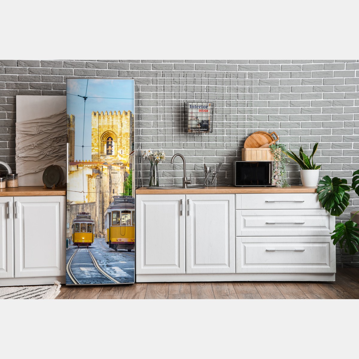 Naklejka na lodówkę słoneczne tramwaje na zabytkowej ulicy Lizbony – Wallissimo® Naklejka na lodówkę słoneczne tramwaje na zabytkowej ulicy Lizbony – Wallissimo®