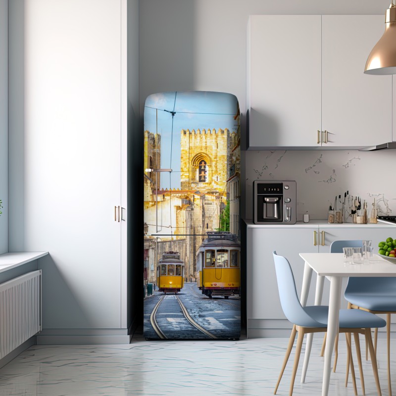 Naklejka na lodówkę słoneczne tramwaje na zabytkowej ulicy Lizbony – Wallissimo® Naklejka na lodówkę słoneczne tramwaje na zabytkowej ulicy Lizbony – Wallissimo®