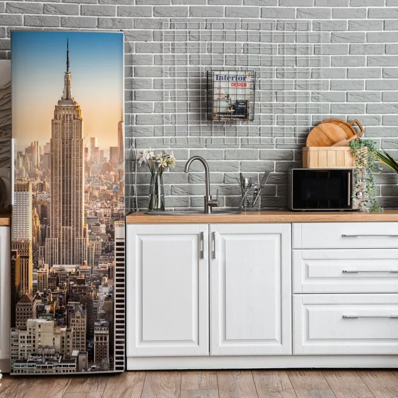 Naklejka na lodówkę elegancki portret gejszy w czerwonym i czarnym kimonie – Wallissimo®