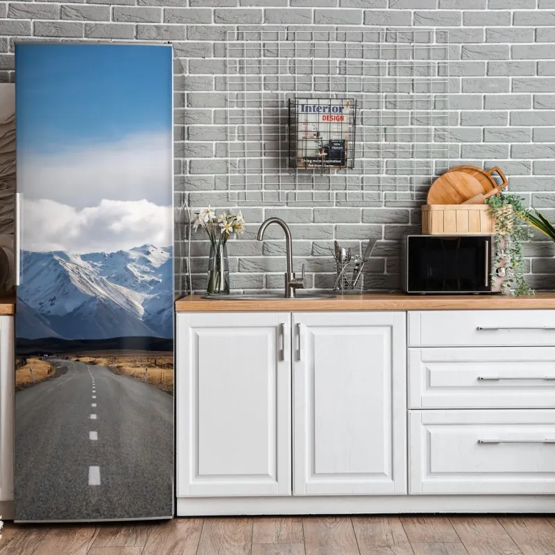 Naklejka na lodówkę słoneczna uliczka nad morzem z widokiem na zatokę – Wallissimo®