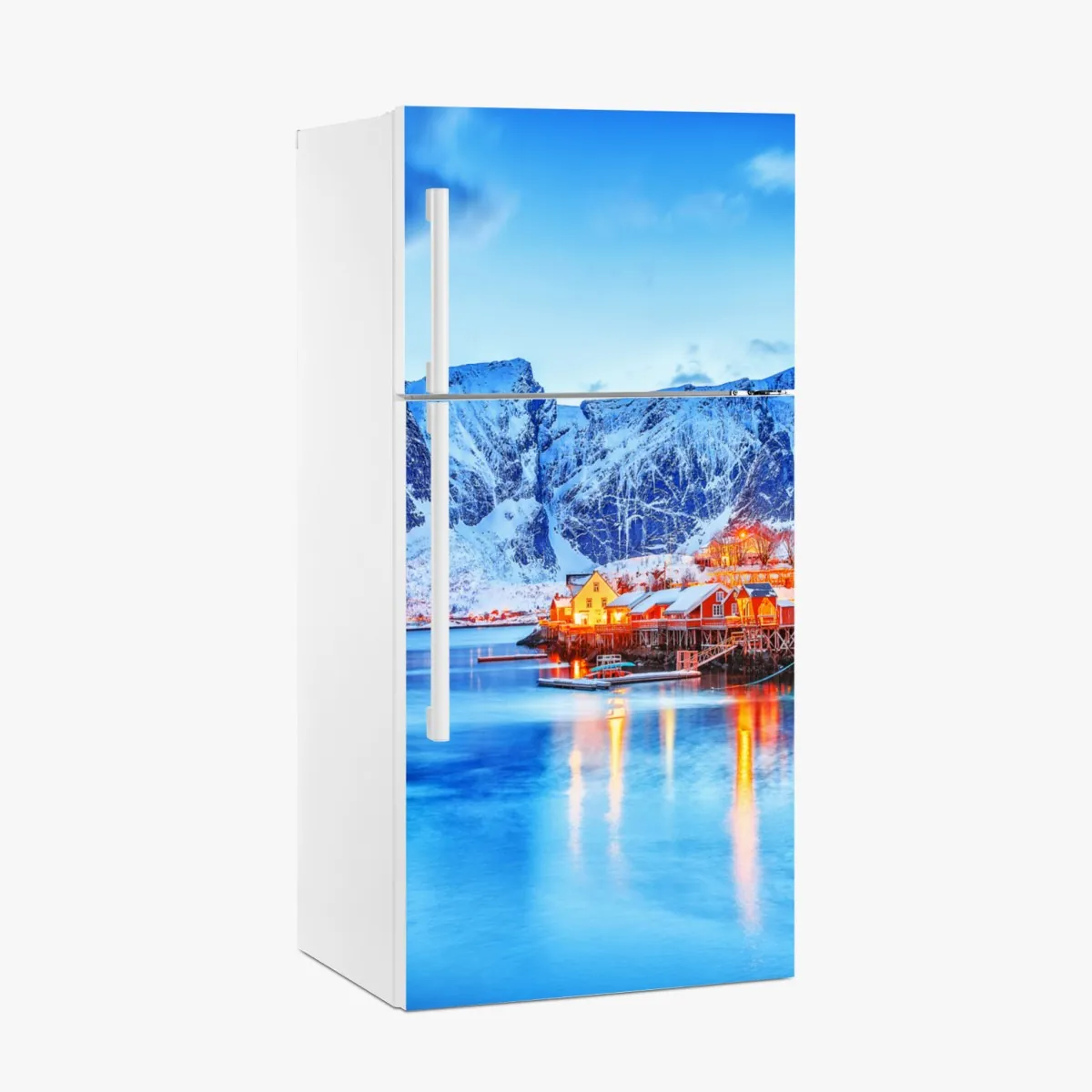 Naklejka na lodówkę zaśnieżona nadmorska wioska u stóp gór – Wallissimo® Naklejka na lodówkę zaśnieżona nadmorska wioska u stóp gór – Wallissimo®