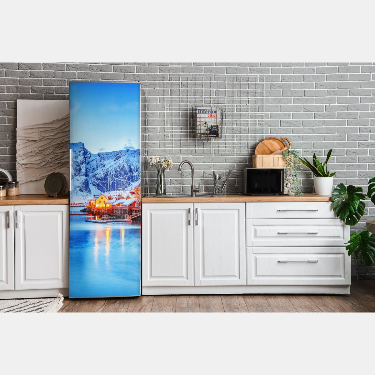 Naklejka na lodówkę zaśnieżona nadmorska wioska u stóp gór – Wallissimo® Naklejka na lodówkę zaśnieżona nadmorska wioska u stóp gór – Wallissimo®