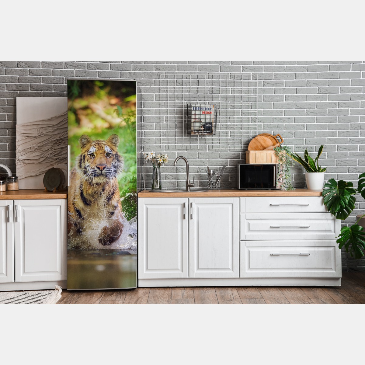 Naklejka na lodówkę majestatyczny tygrys w leśnym strumieniu – Wallissimo® Naklejka na lodówkę majestatyczny tygrys w leśnym strumieniu – Wallissimo®