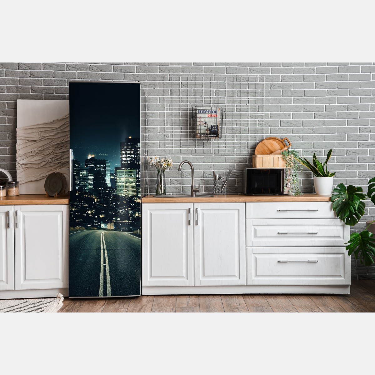 Naklejka na lodówkę droga prowadząca do oświetlonej panoramy miasta nocą – Wallissimo® Naklejka na lodówkę droga prowadząca do oświetlonej panoramy miasta nocą – Wallissimo®