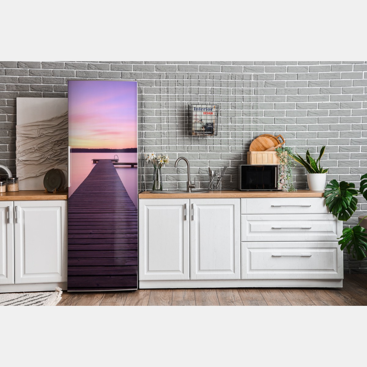 Naklejka na lodówkę spokojny pastelowy zachód nad jeziorem z pomostem – Wallissimo® Naklejka na lodówkę spokojny pastelowy zachód nad jeziorem z pomostem – Wallissimo®