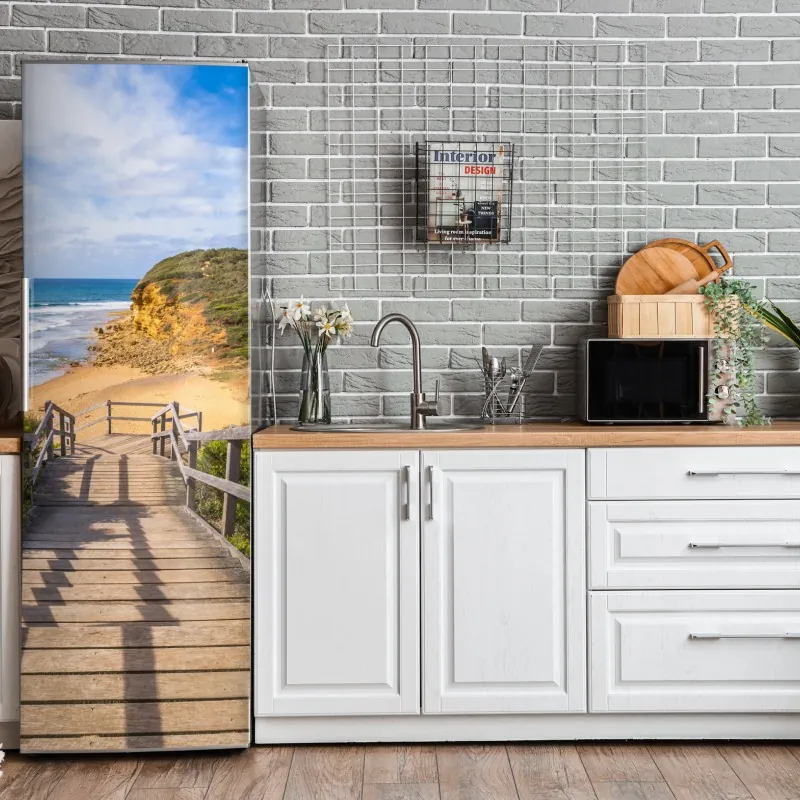 Naklejka na lodówkę elegancki portret gejszy w czerwonym i czarnym kimonie – Wallissimo®