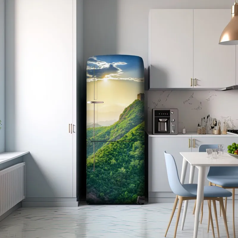 Naklejka na lodówkę Wielki Mur o świcie nad zielonymi górami – Wallissimo® Naklejka na lodówkę Wielki Mur o świcie nad zielonymi górami – Wallissimo®