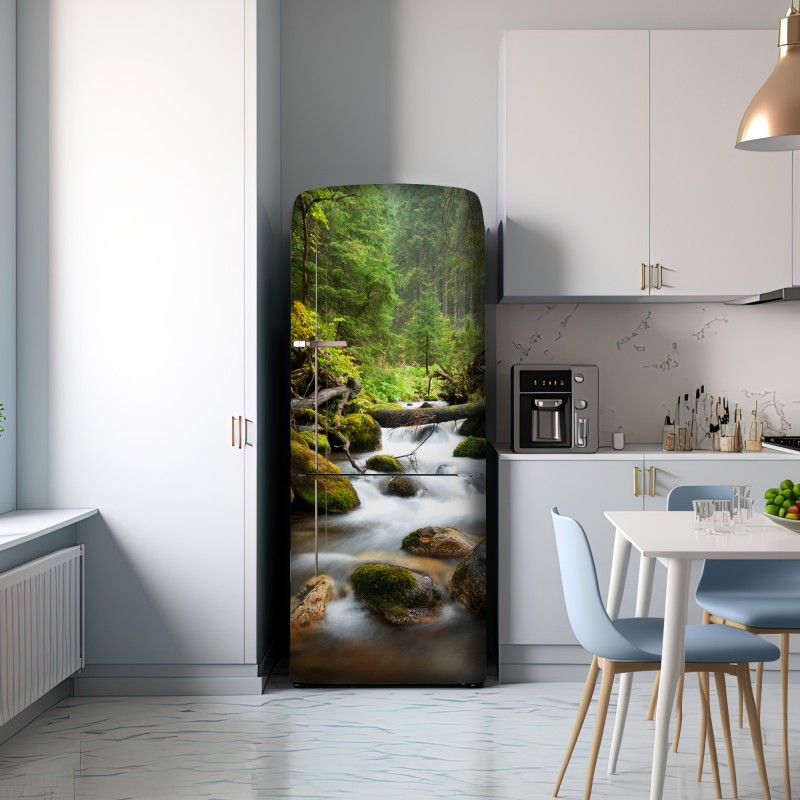 Naklejka na lodówkę porośnięty mchem strumień leśny – Wallissimo® Naklejka na lodówkę porośnięty mchem strumień leśny – Wallissimo®