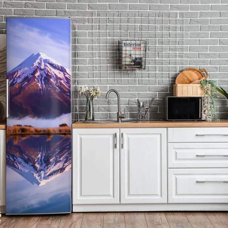 Naklejka na lodówkę spokojne monochromatyczne jezioro z odbiciami – Wallissimo®