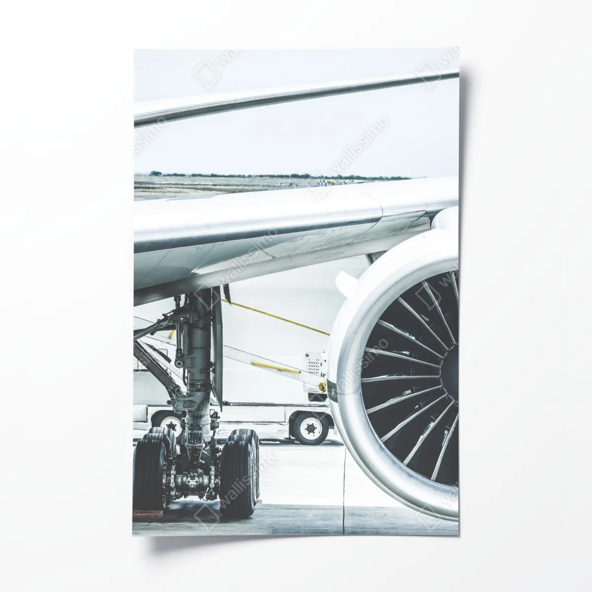 Plakat zbliżenie silnika odrzutowego na terminalu – Wallissimo® Plakat zbliżenie silnika odrzutowego na terminalu – Wallissimo®
