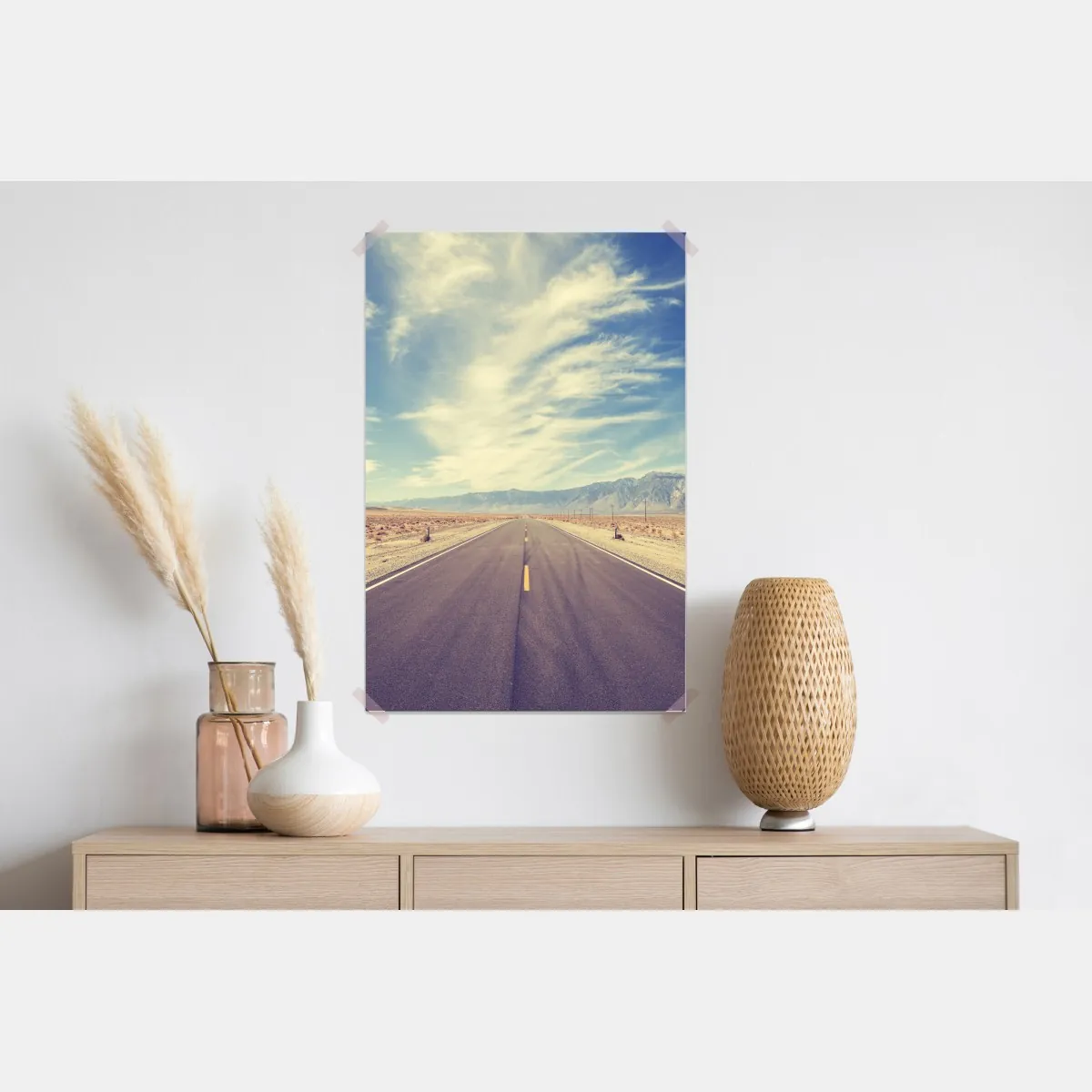 Plakat vintage wiejska droga pod rozległym niebem – Wallissimo® Plakat vintage wiejska droga pod rozległym niebem – Wallissimo®