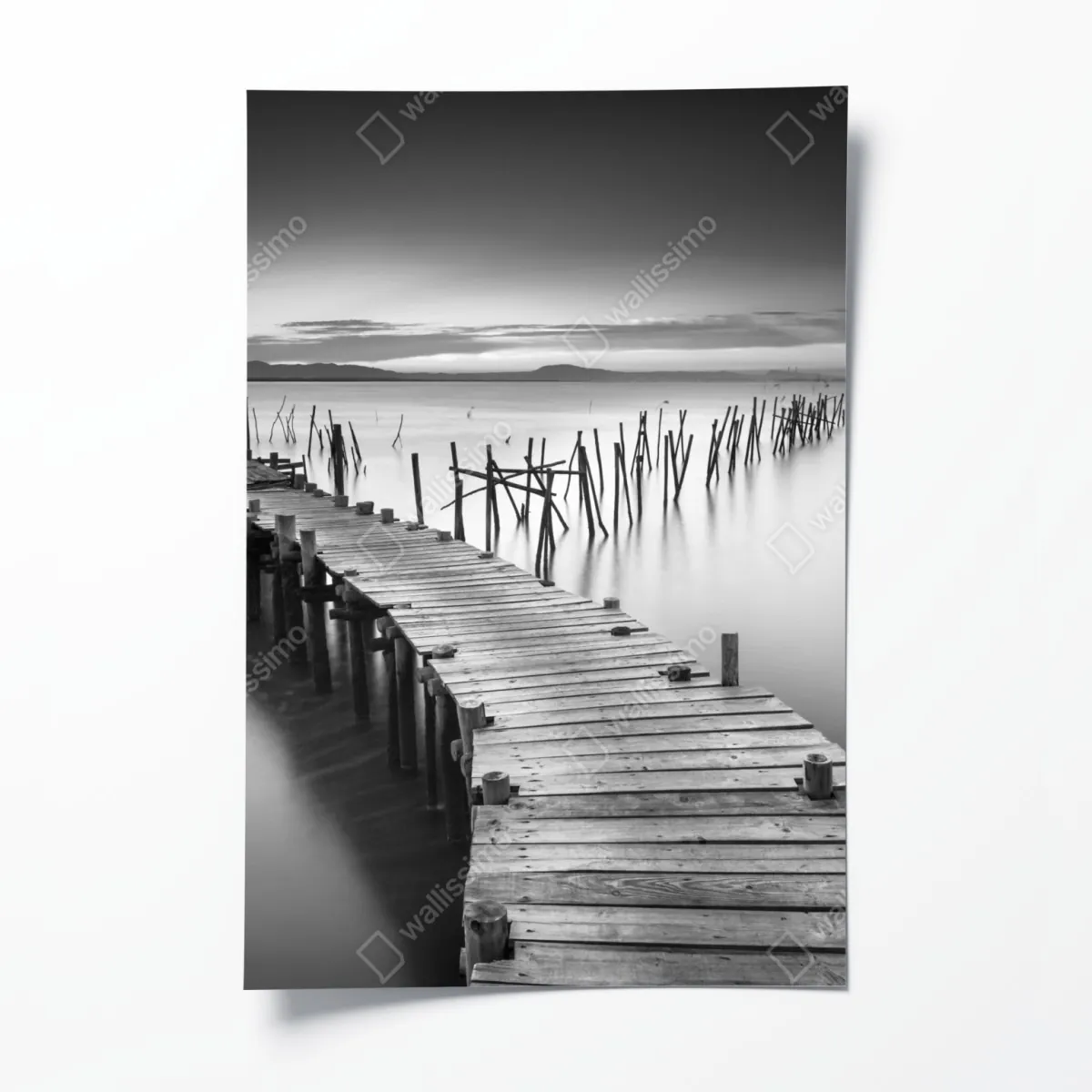 Plakat spokojne drewniane molo o zmierzchu – Wallissimo® Plakat spokojne drewniane molo o zmierzchu – Wallissimo®