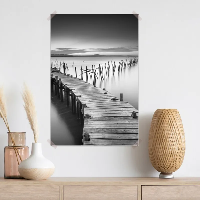 Plakat spokojne drewniane molo o zmierzchu – Wallissimo® Plakat spokojne drewniane molo o zmierzchu – Wallissimo®