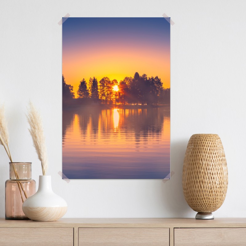 Plakat mglisty zachód słońca nad jeziorem – Wallissimo® Plakat mglisty zachód słońca nad jeziorem – Wallissimo®