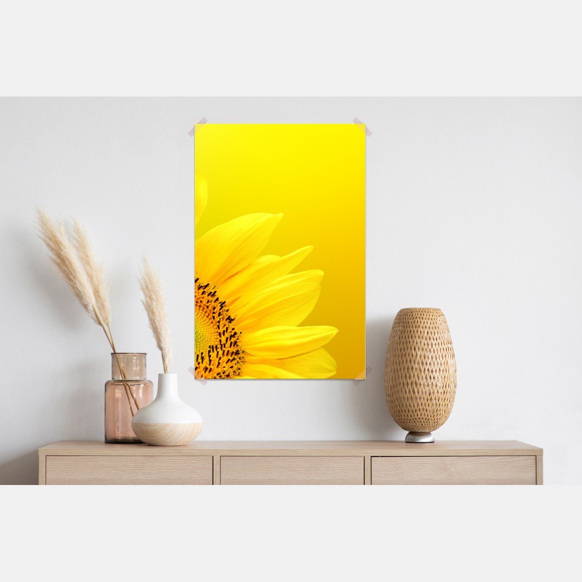 Plakat żywy słonecznik z bliska na żółtym tle – Wallissimo® Plakat żywy słonecznik z bliska na żółtym tle – Wallissimo®