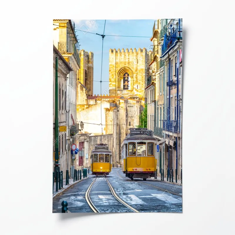 Plakat słoneczne tramwaje na zabytkowej ulicy Lizbony