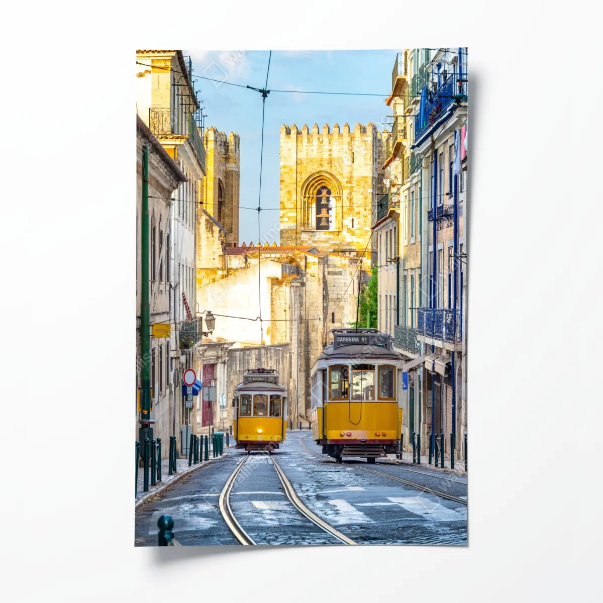 Plakat słoneczne tramwaje na zabytkowej ulicy Lizbony – Wallissimo® Plakat słoneczne tramwaje na zabytkowej ulicy Lizbony – Wallissimo®