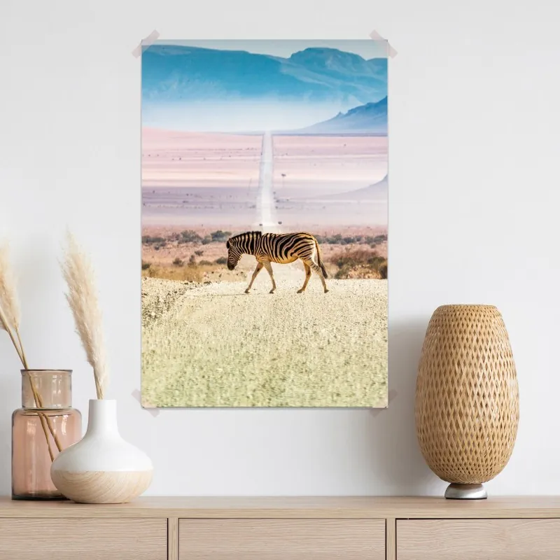Plakat zebra na pustynnej drodze – Wallissimo® Plakat zebra na pustynnej drodze – Wallissimo®