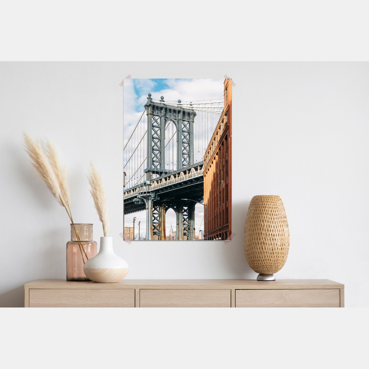 Plakat Brooklyn widok mostu między ceglanymi budynkami – Wallissimo® Plakat Brooklyn widok mostu między ceglanymi budynkami – Wallissimo®